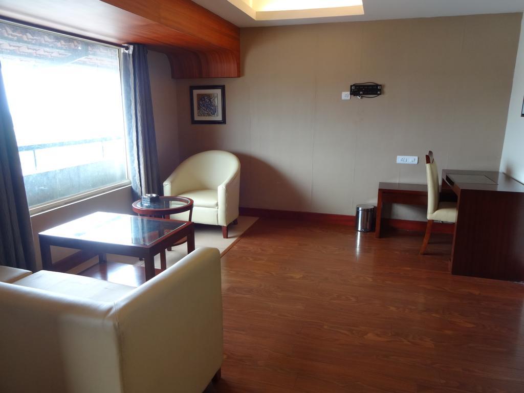 Paramount Tower Kozhikode Exteriör bild
