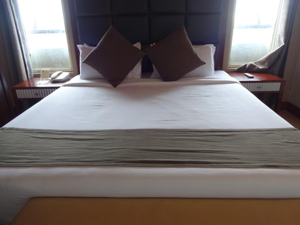Paramount Tower Kozhikode Exteriör bild